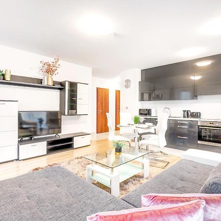 Modern Apartment With Free Garage And Balcony In The Downtown ブダペスト エクステリア 写真