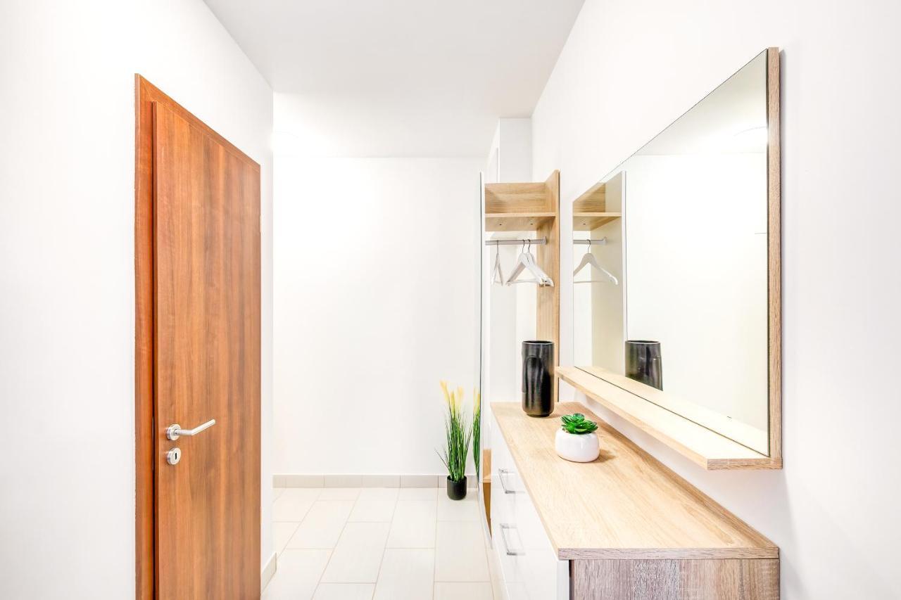 Modern Apartment With Free Garage And Balcony In The Downtown ブダペスト エクステリア 写真