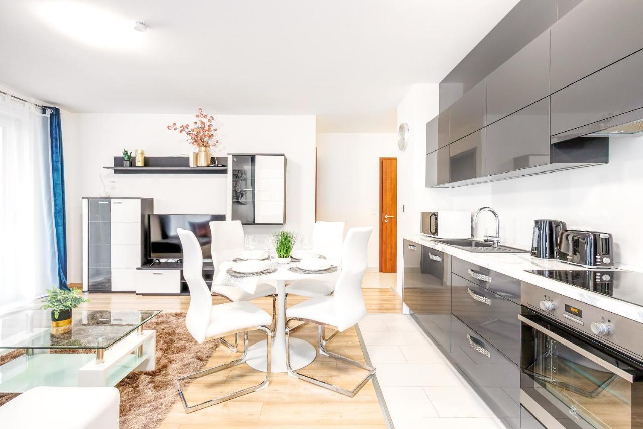 Modern Apartment With Free Garage And Balcony In The Downtown ブダペスト エクステリア 写真