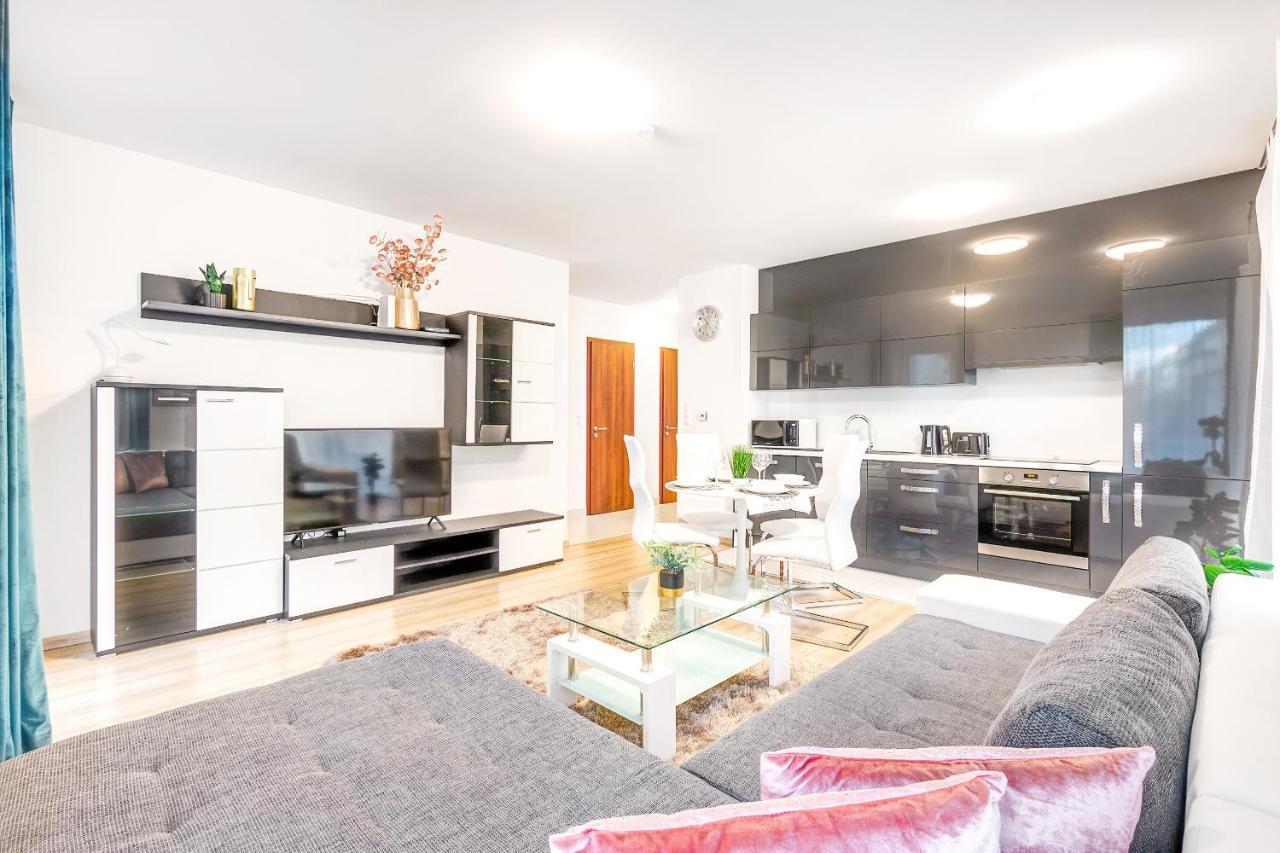 Modern Apartment With Free Garage And Balcony In The Downtown ブダペスト エクステリア 写真